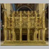 Duomo di Arezzo, photo Diego Delso, Wikipedia.jpg